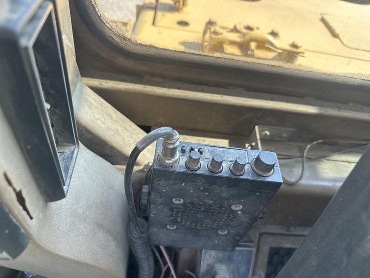 caterpillar-936-image-35