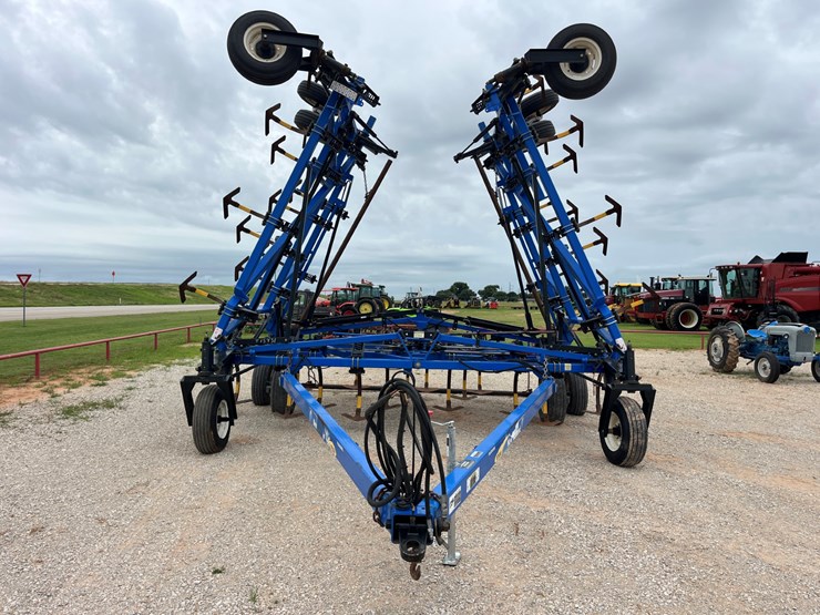 2015-new-holland-st830-image-5