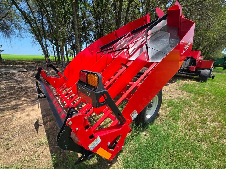 kuhns-ae10-small-square-bale-accumulator---10-bale-efficient-handling-system-image-5