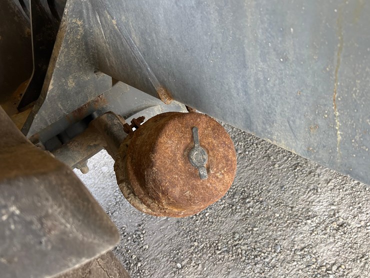 2019-terragator-7300-spinner-truck-image-63