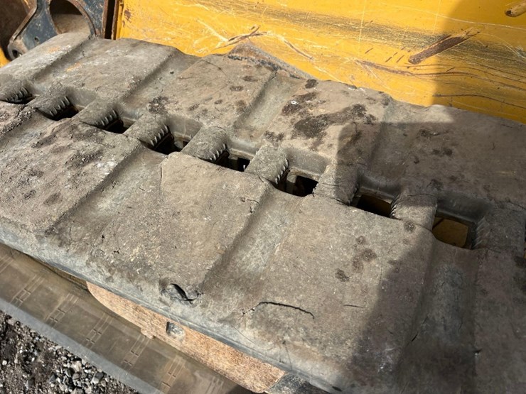 2016-deere-323e-image-24