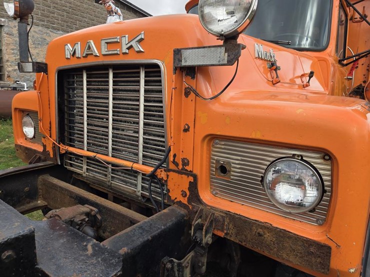 1989-mack-rd690s-image-17