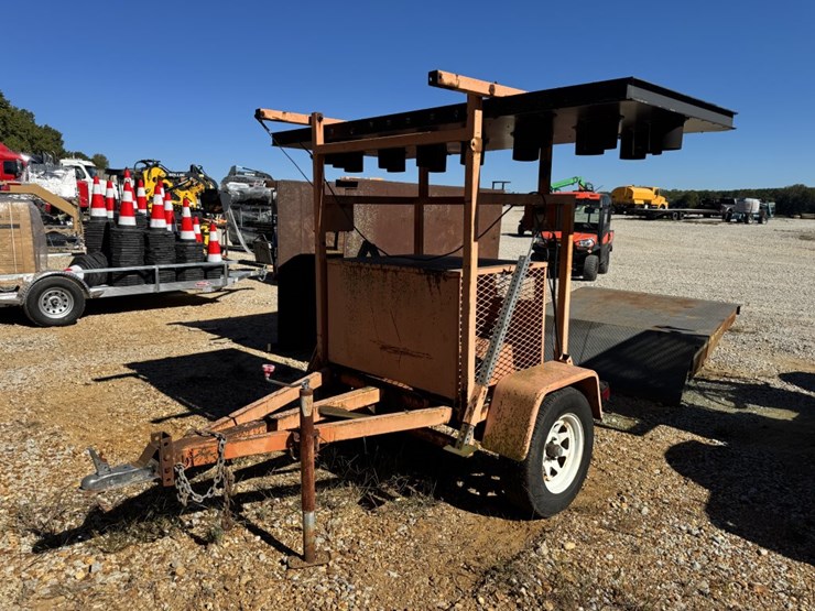 #4705-•-arrow-sigh-with-trailer-image-1