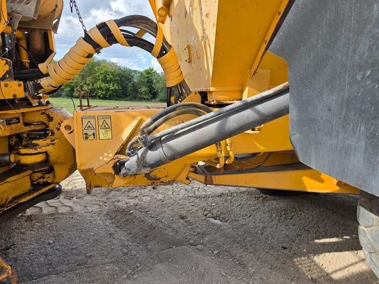 2003-volvo-a40d-image-22