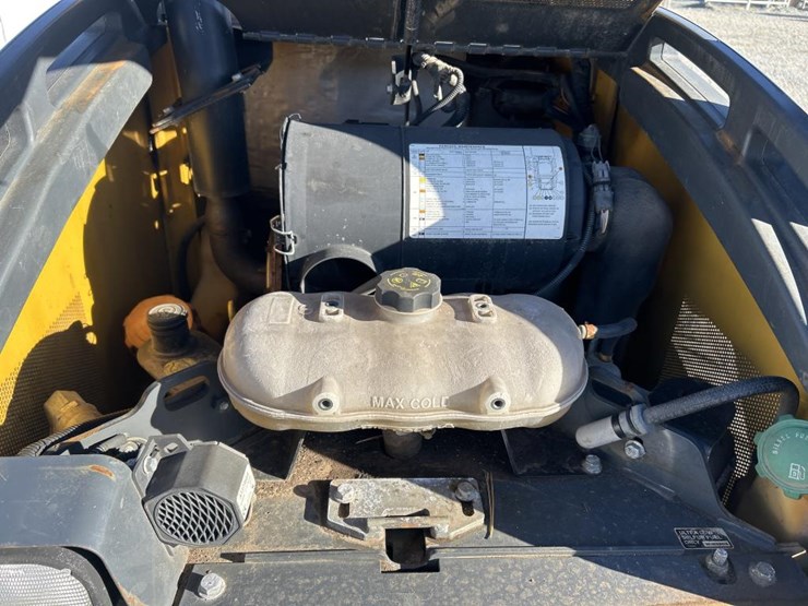 2016-deere-326e-image-27