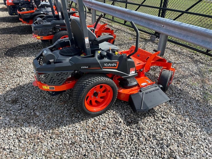 2023-kubota-z252kh-54-zero-turn-mower-image-4