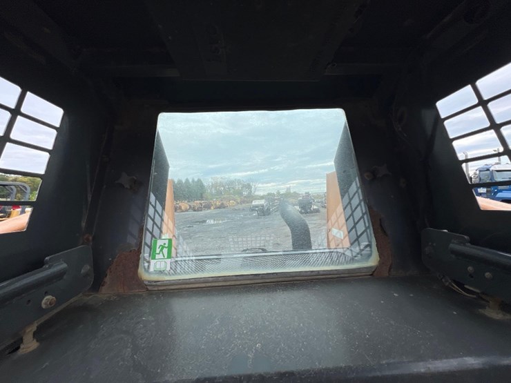 2004-case-40xt-image-29