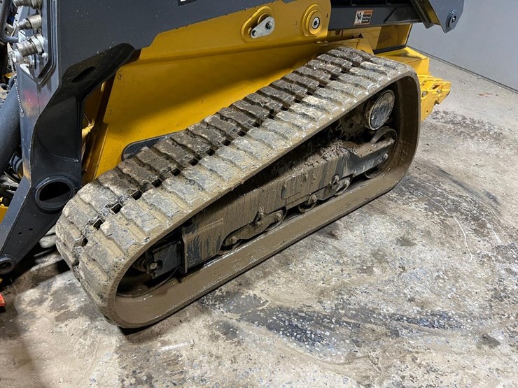 2023-deere-333g-image-12