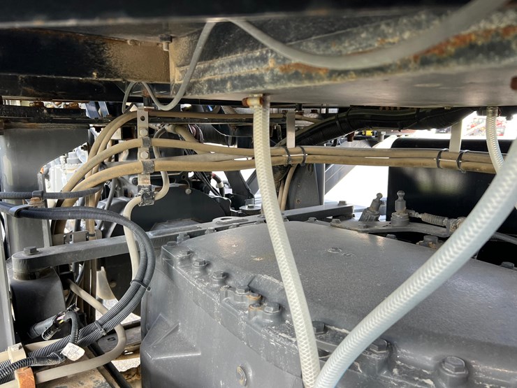 2019-terragator-7300-spinner-truck-image-78