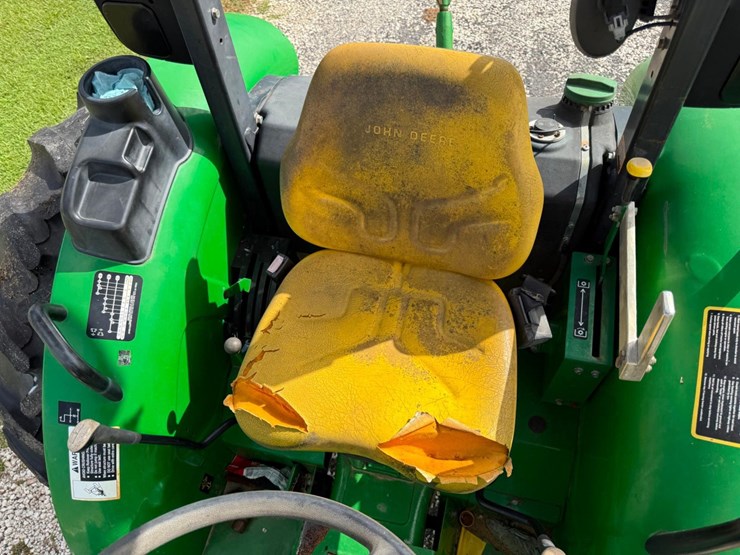 2015-john-deere-5065e-image-33