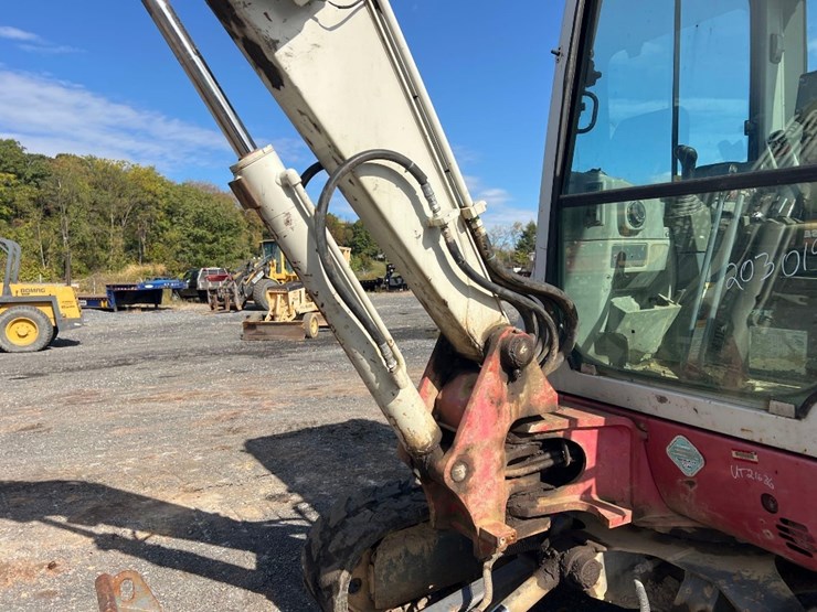 2013-takeuchi-tb235-image-13