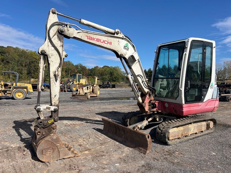 2013-takeuchi-tb235-image-8