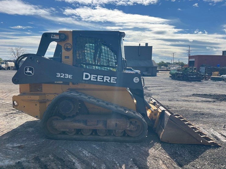 2016-deere-323e-image-5
