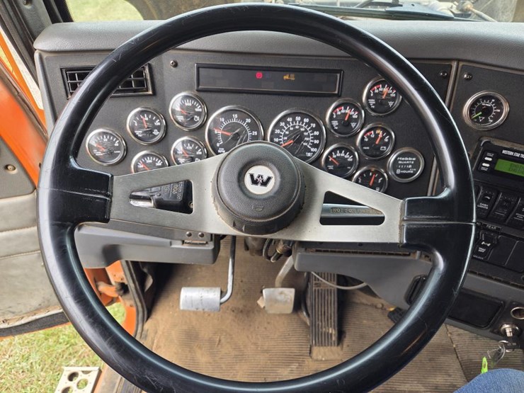 #2291-•-2003-western-star-quad-axle-dump-truck-image-83