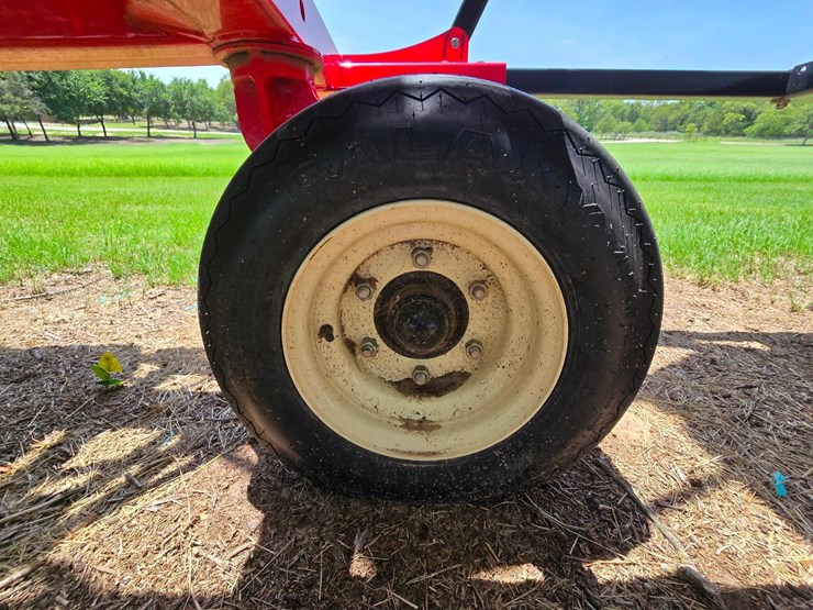 kuhns-ae10-small-square-bale-accumulator---10-bale-efficient-handling-system-image-17