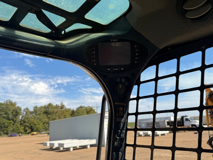 2017-bobcat-t550-image-18