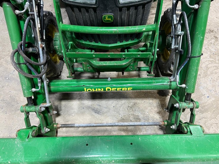 2020-john-deere-3046r-image-11