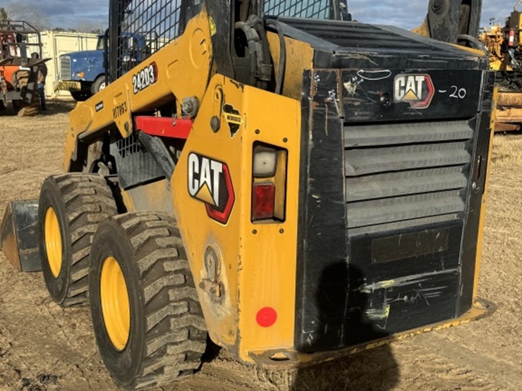 2022-caterpillar-242d3-image-4