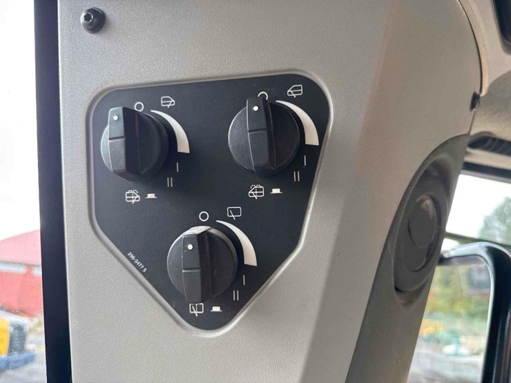 2011-caterpillar-d7e-image-24