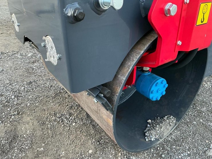 #1250-•-unused-future-ft1000-ride-on-roller-image-15