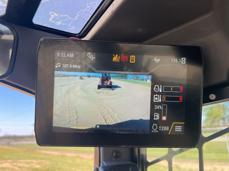 2024-caterpillar-255-skid-steer-image-30