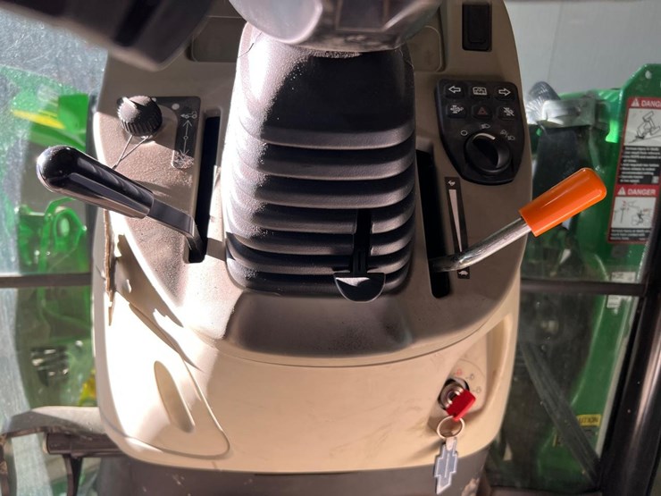 2020-john-deere-3046r-image-30