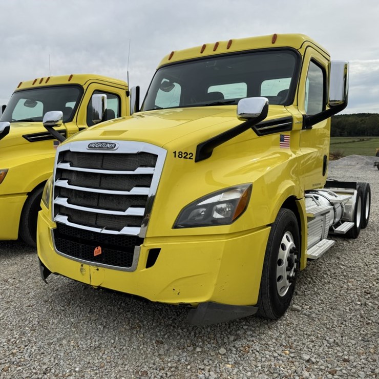 2018 FREIGHTLINER CASCADIA 126
