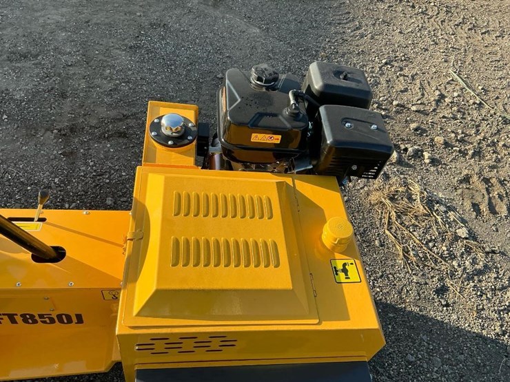 #1251-•-unused-future-ft850-ride-on-roller-image-20