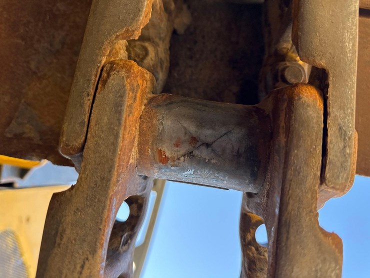 2006-deere-650j-xlt-image-18