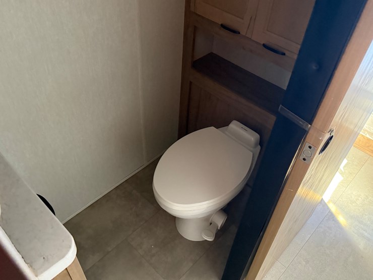 #6895-•-2024-forrest-river-timberwolf-mini-loft-camper-image-38