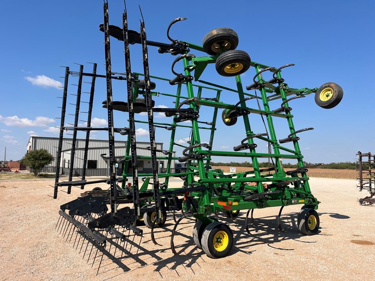 2011-john-deere-2410-image-9