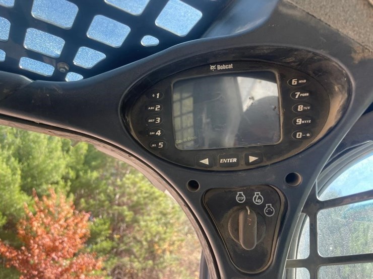 2013-bobcat-s750-image-15