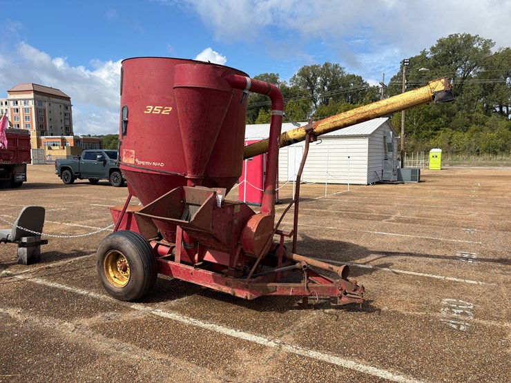 #6849-•-new-holland-352-grinder-mixer-image-1