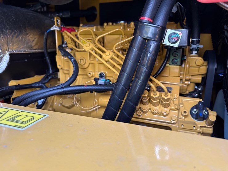 caterpillar-305-image-16