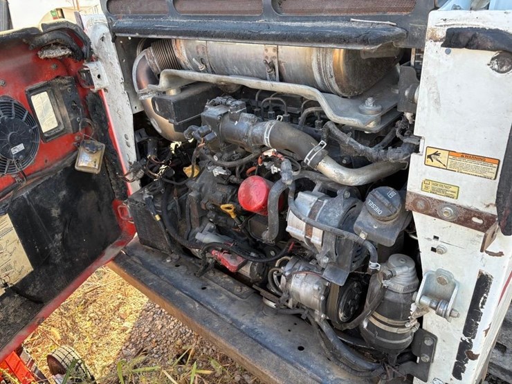 2017-bobcat-t770-image-12