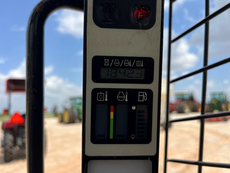 2016-new-holland-l218-image-15