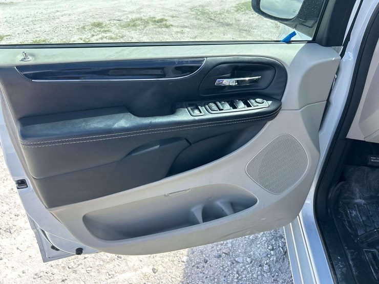 2019-dodge-grand-caravan-sxt-image-13