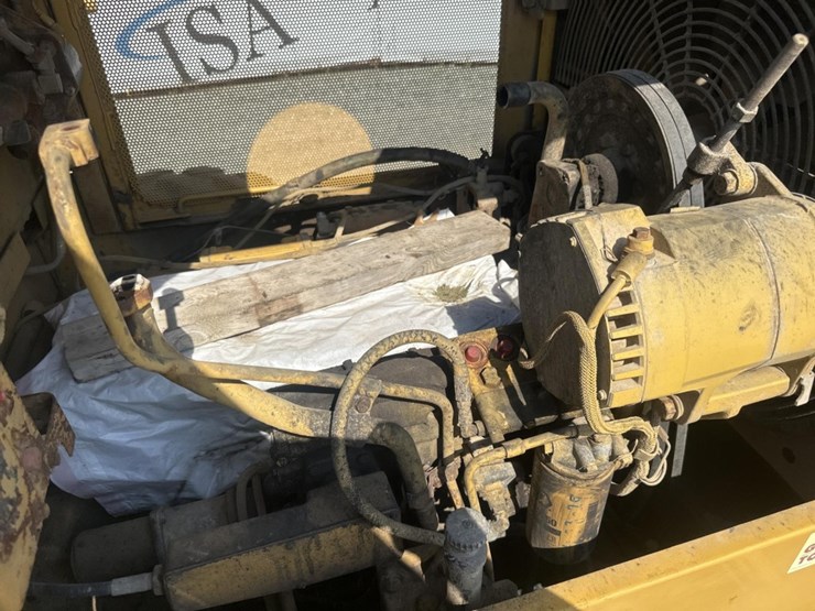 caterpillar-936-image-37