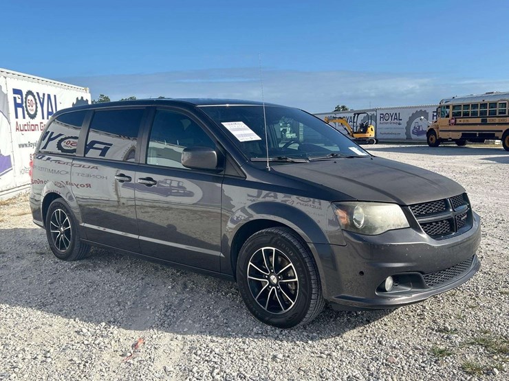 2018-dodge-grand-caravan-se-image-2