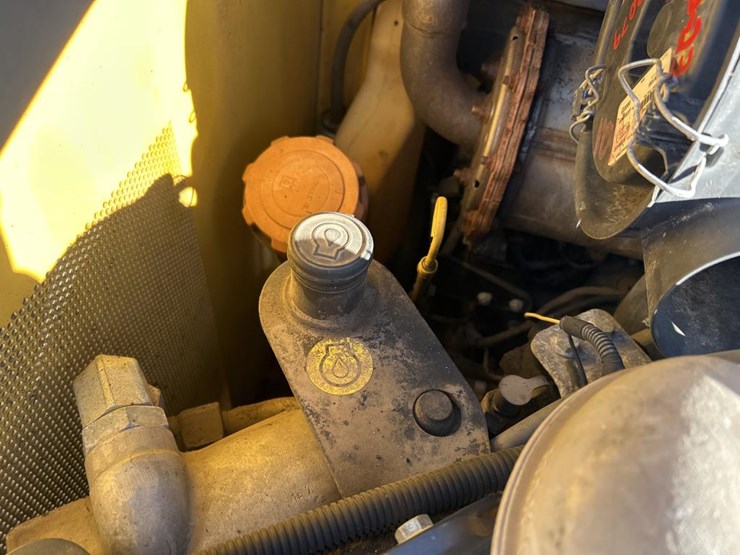 2016-deere-326e-image-28