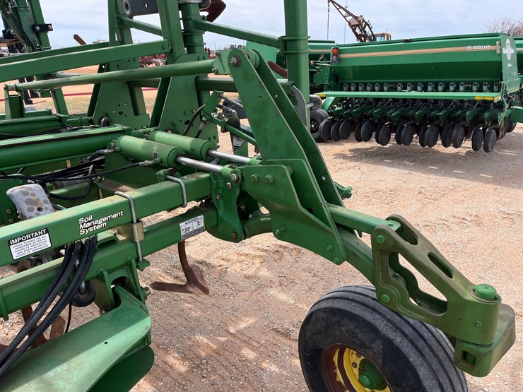 2009-john-deere-2410-image-2