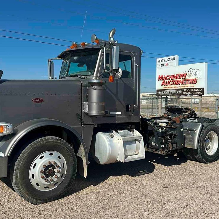 2011 PETERBILT 388