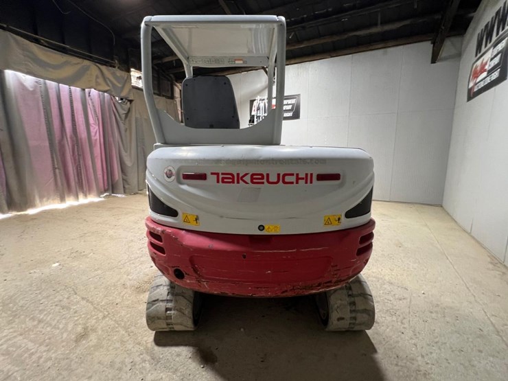 takeuchi-tb240-image-4