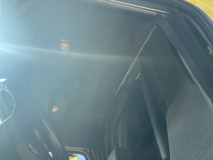 #2881-•-2018-freightliner-ca125slp-mid-roof-sleeper-truck-image-20