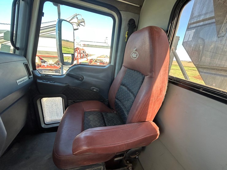 2011-mack-tender-truck-w/adams-rear-discharge-bed-auger-image-65