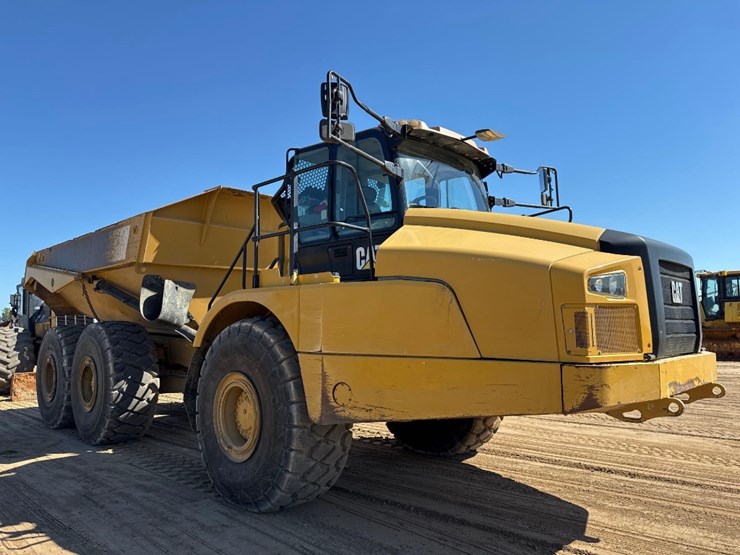 2019-caterpillar-740-gc-image-4
