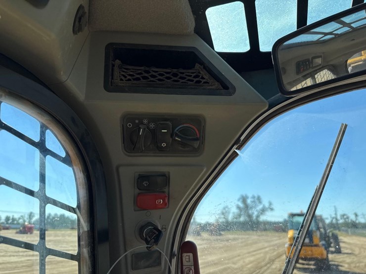 2022-caterpillar-246d3-image-22