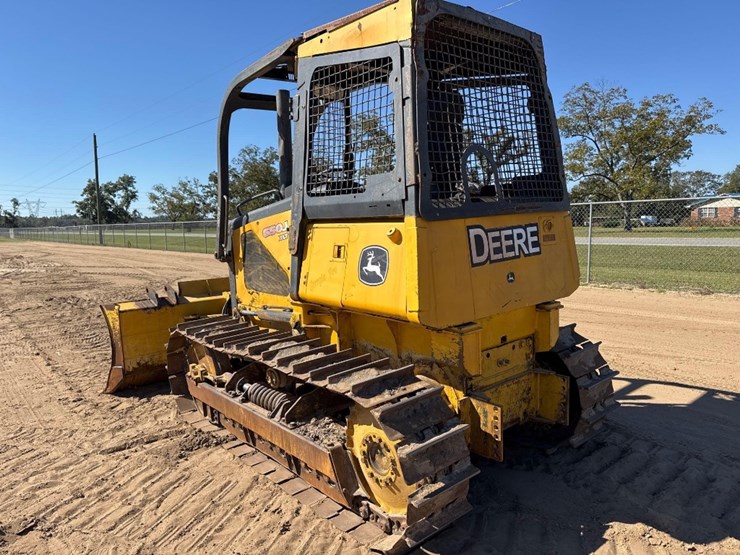 2006-deere-650j-xlt-image-2