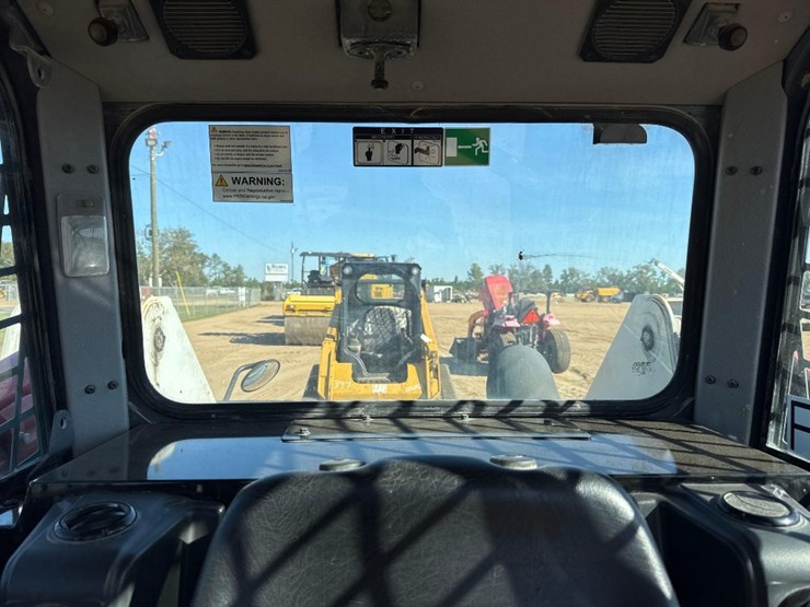 2022-takeuchi-tl12r2-image-33