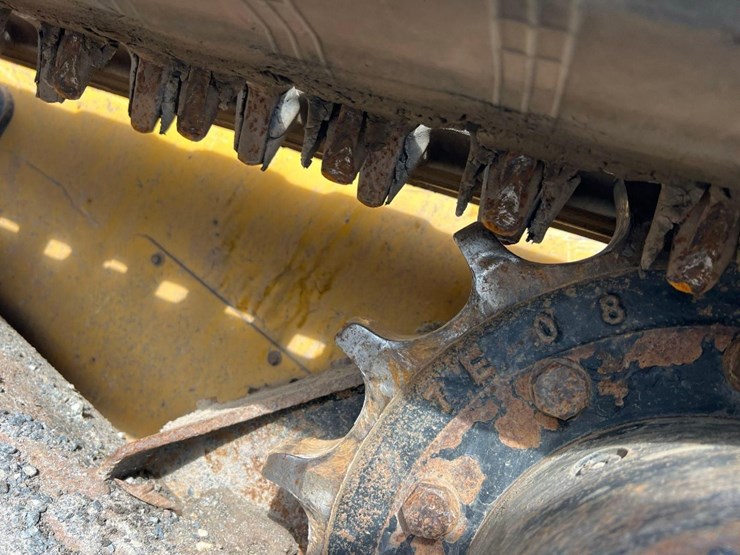 2016-deere-323e-image-23